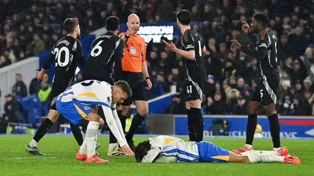 William Saliba au cœur d’une polémique : un penalty offert à Brighton