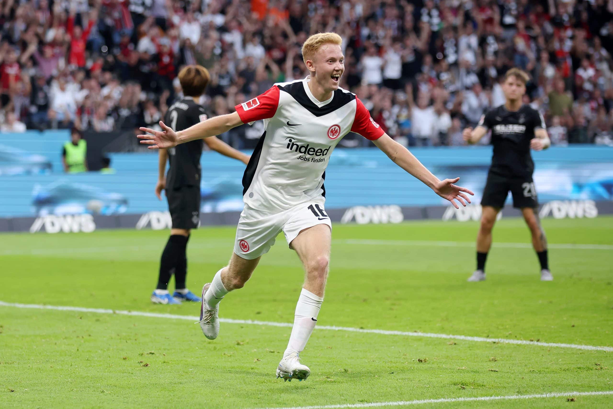hugo larsson sous le maillot de l'eintracht francfort