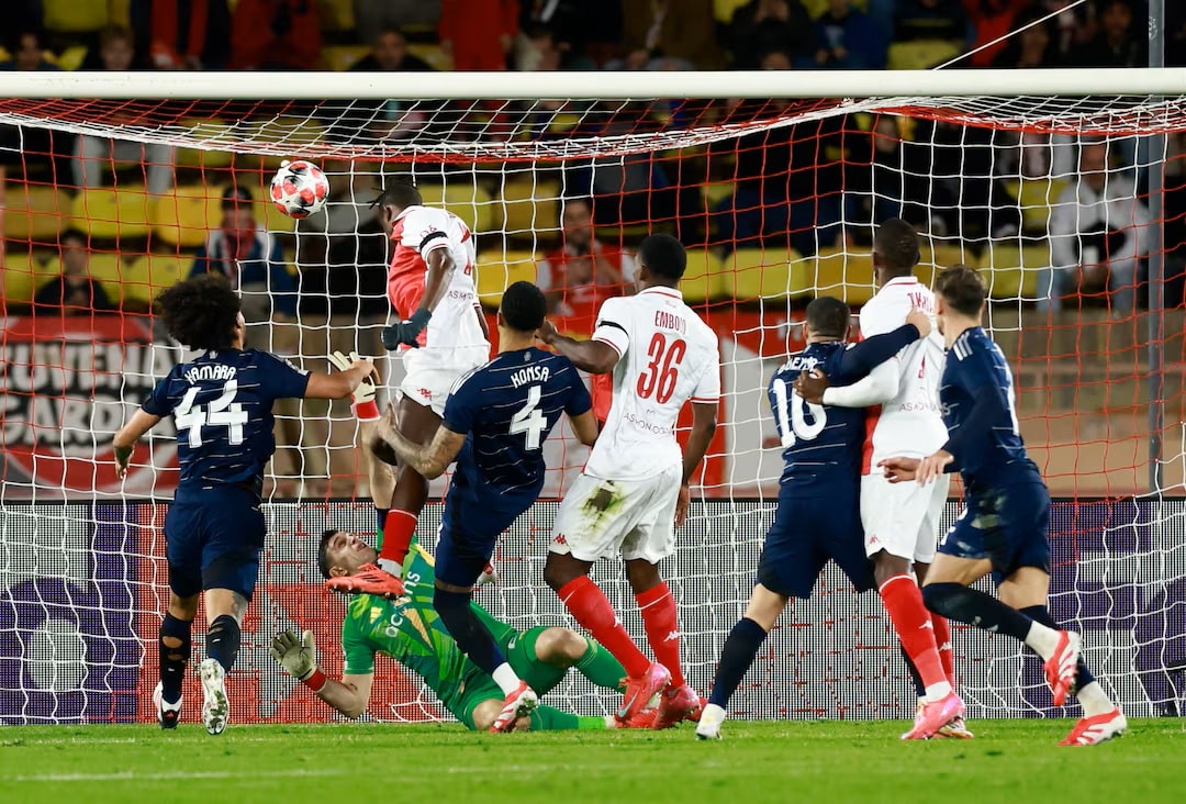 but de singo avec monaco contre aston villa