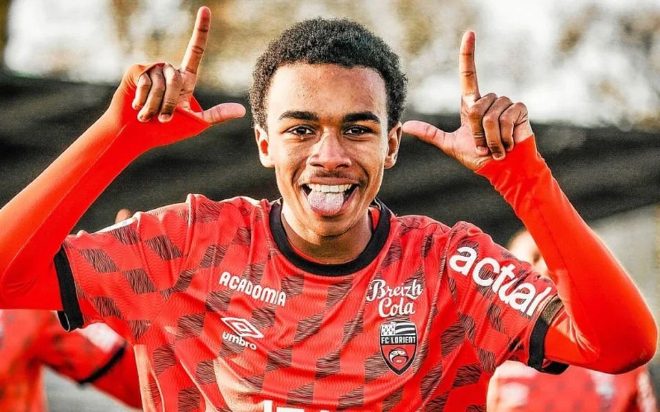 eli kroupi junior de lens a tottenham