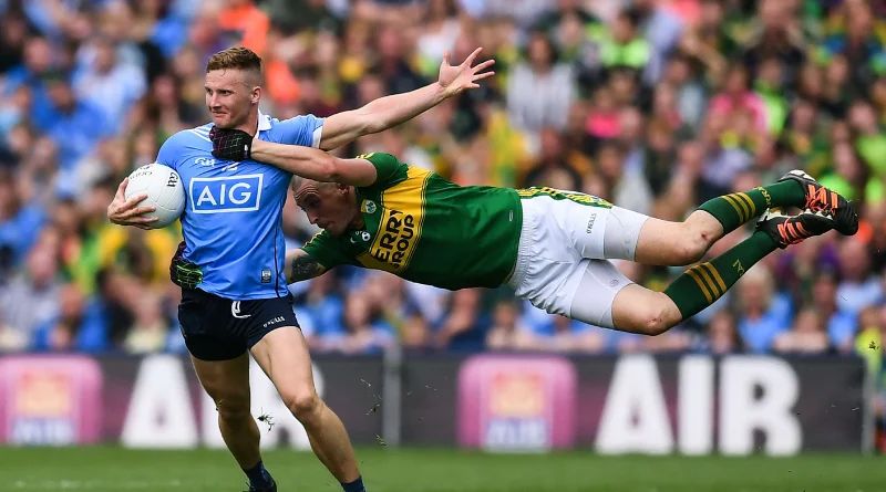Le football gaélique, un mélange de rugby et de football.
