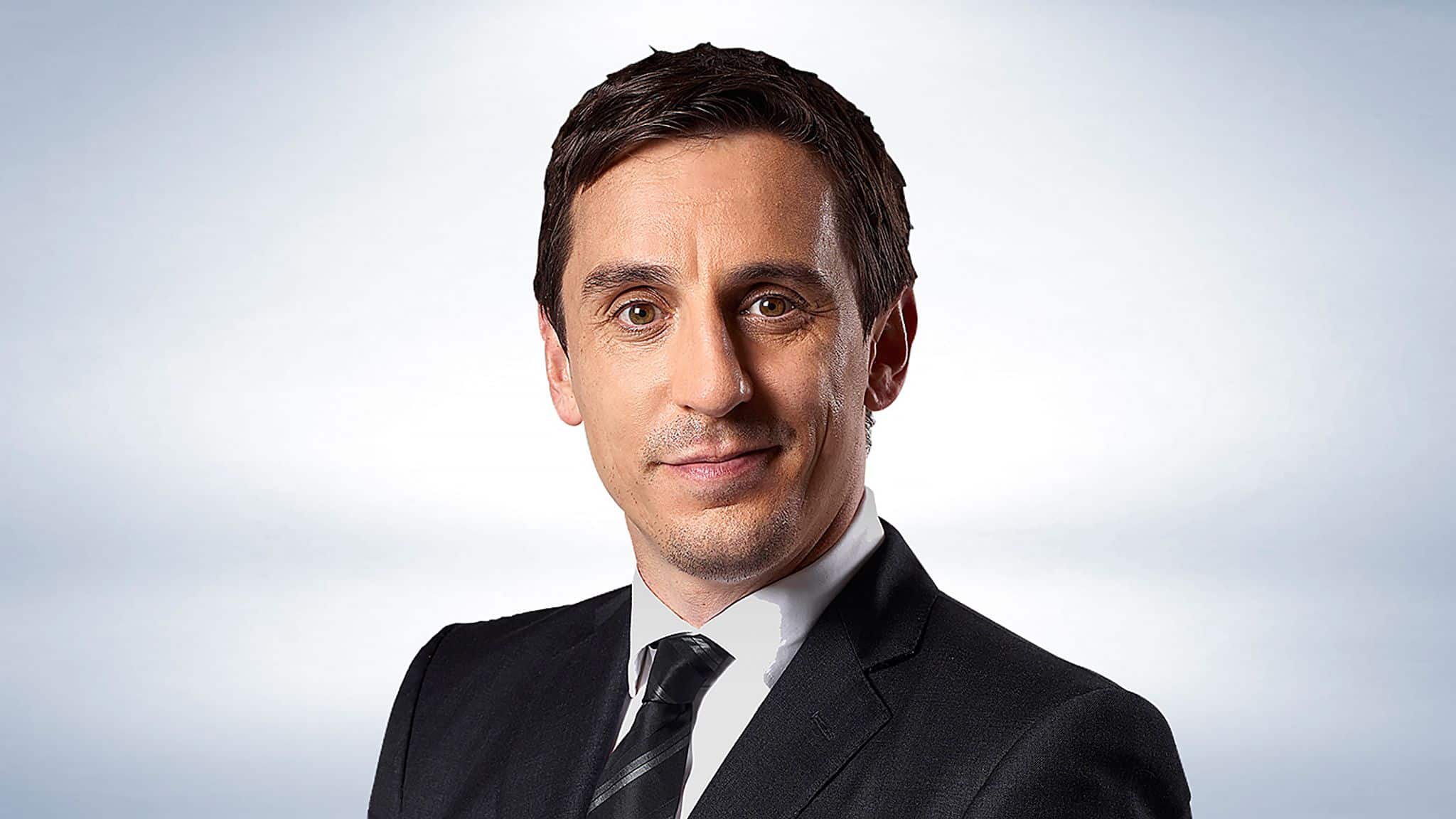 Gary Neville s'est gentiment moqué de la décision de Simon Hooper.