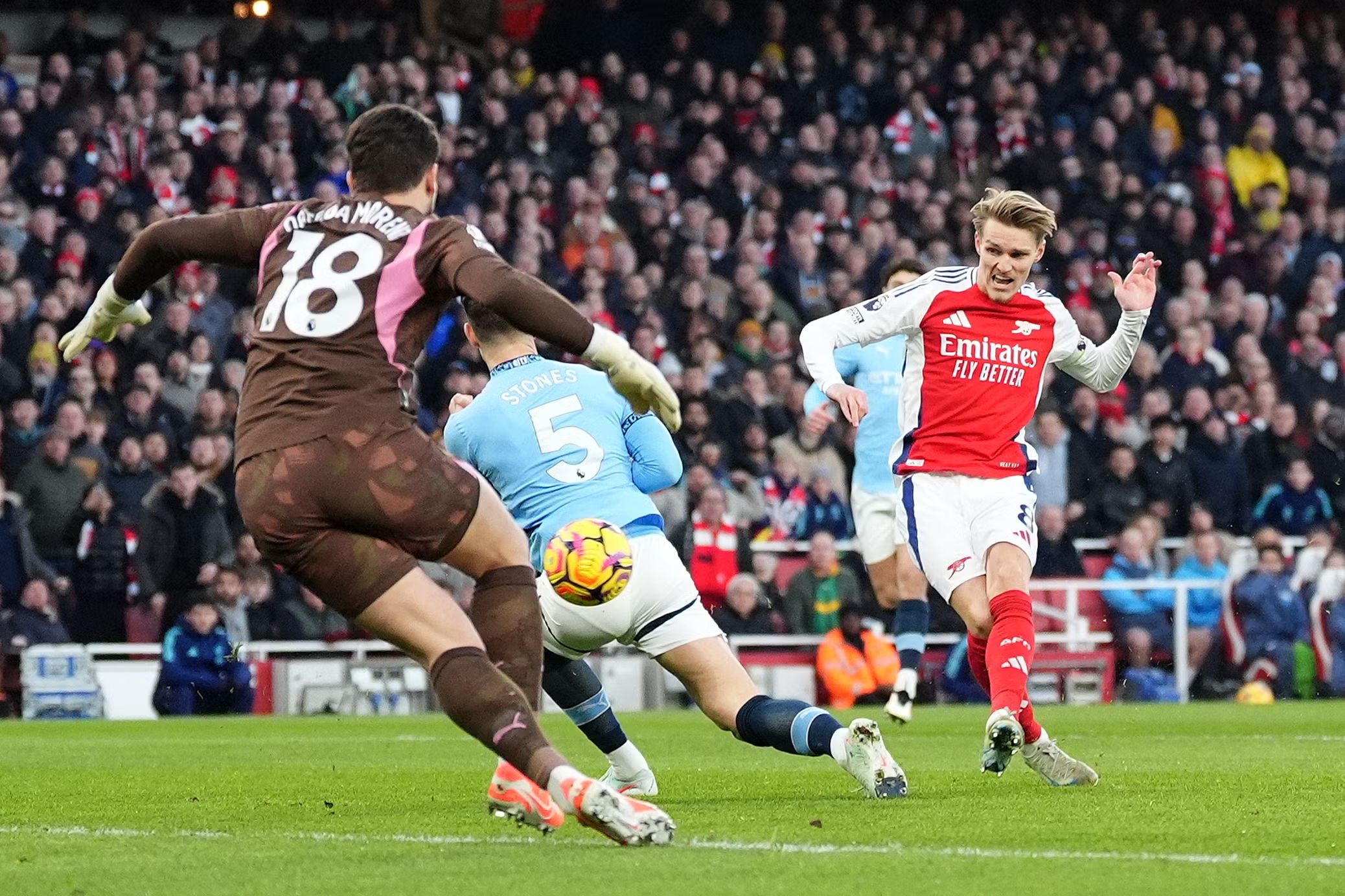but de martin odegaard contre manchester city
