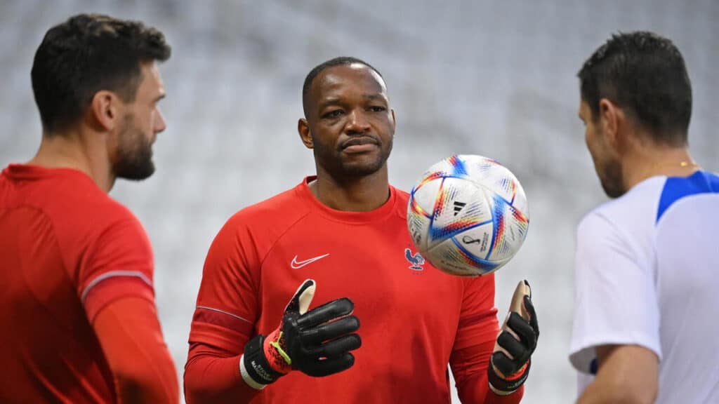 Suite de la carrière de Mandanda, une potentielle à Lille