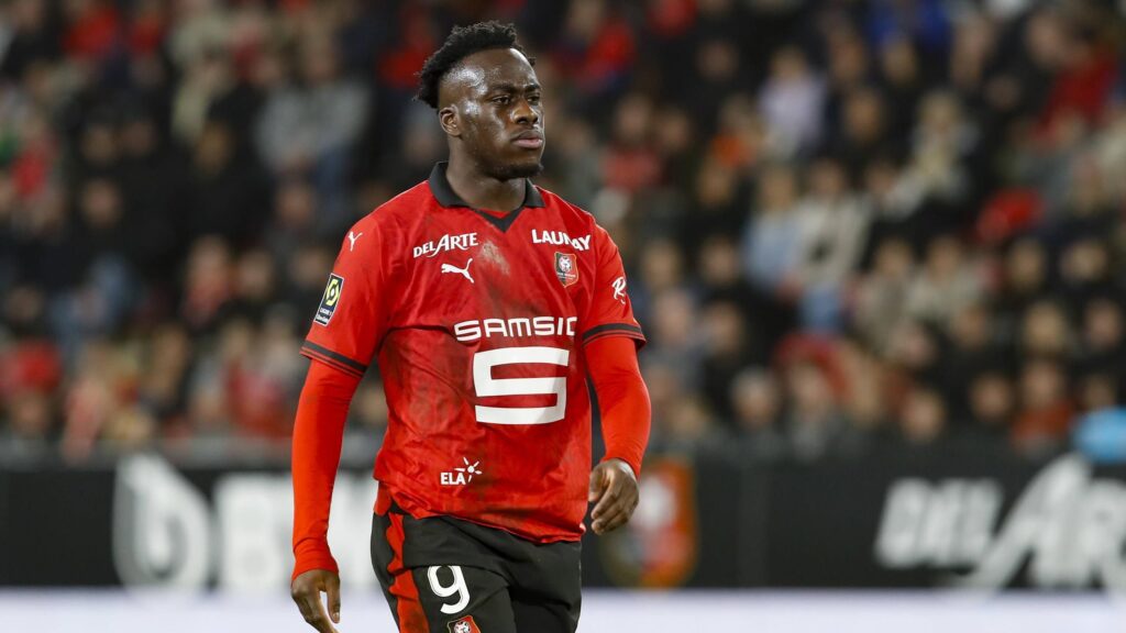 Arnaud Kalimuendo, très courtisé en Premier League