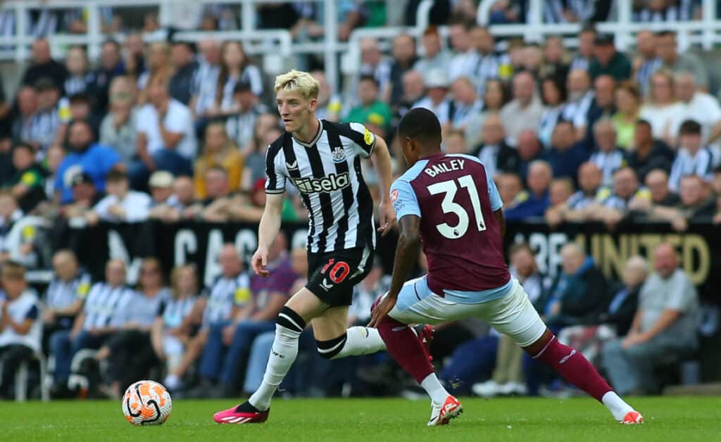 Anthony Gordon, repositionné à Aston Villa