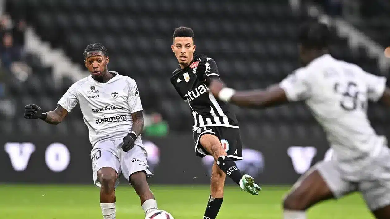 Azzedine Ounahi sur terrain