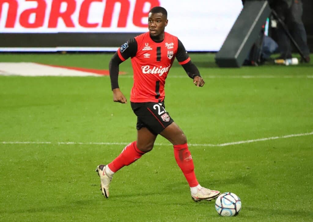 Sikou Niakaté est une cible logique au regard des besoins défensifs
