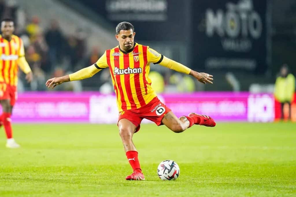 Facundo Medina ciblé pour remplacer Luiz Felipe