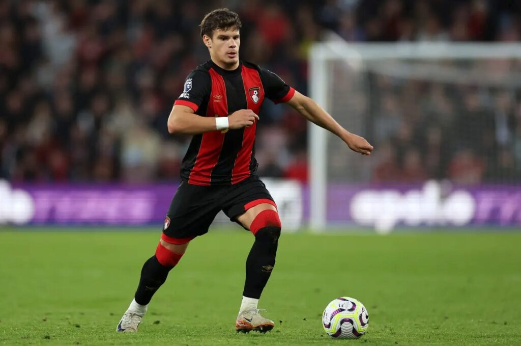 Milos Kerkez s’est montré intéressant à Bournemouth