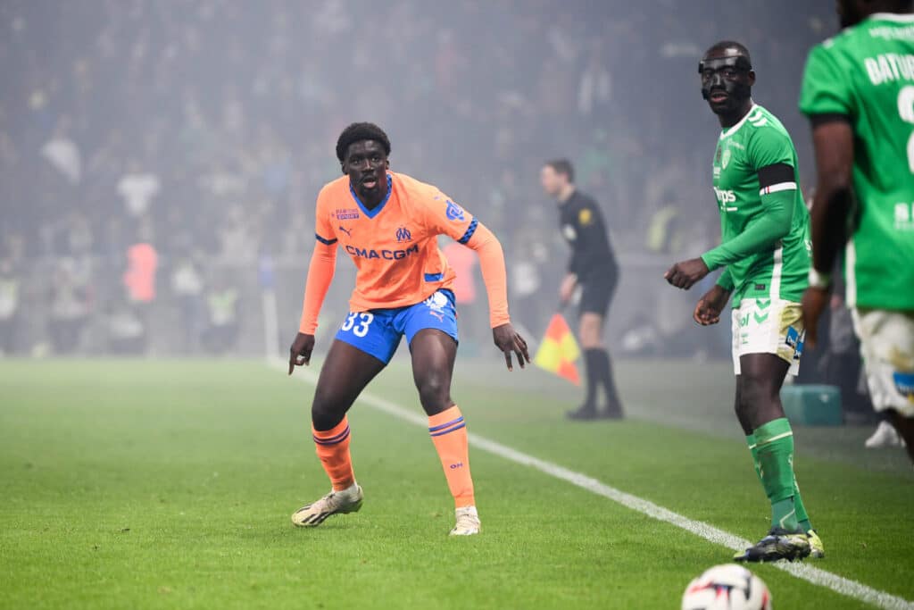 À seulement 19 ans, Alexi Koum n’a pas encore eu l’opportunité de s’intégrer durablement dans le groupe professionnel