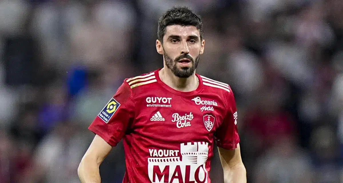 Melou joue au foot