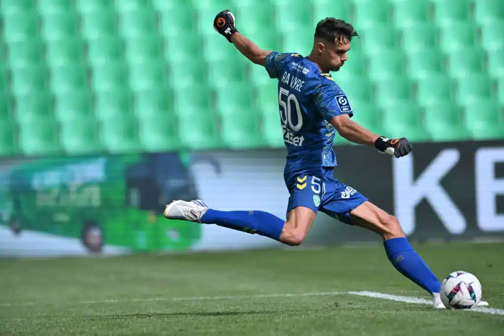 Noah Raveyre, un retour aux sources dans un contexte favorable