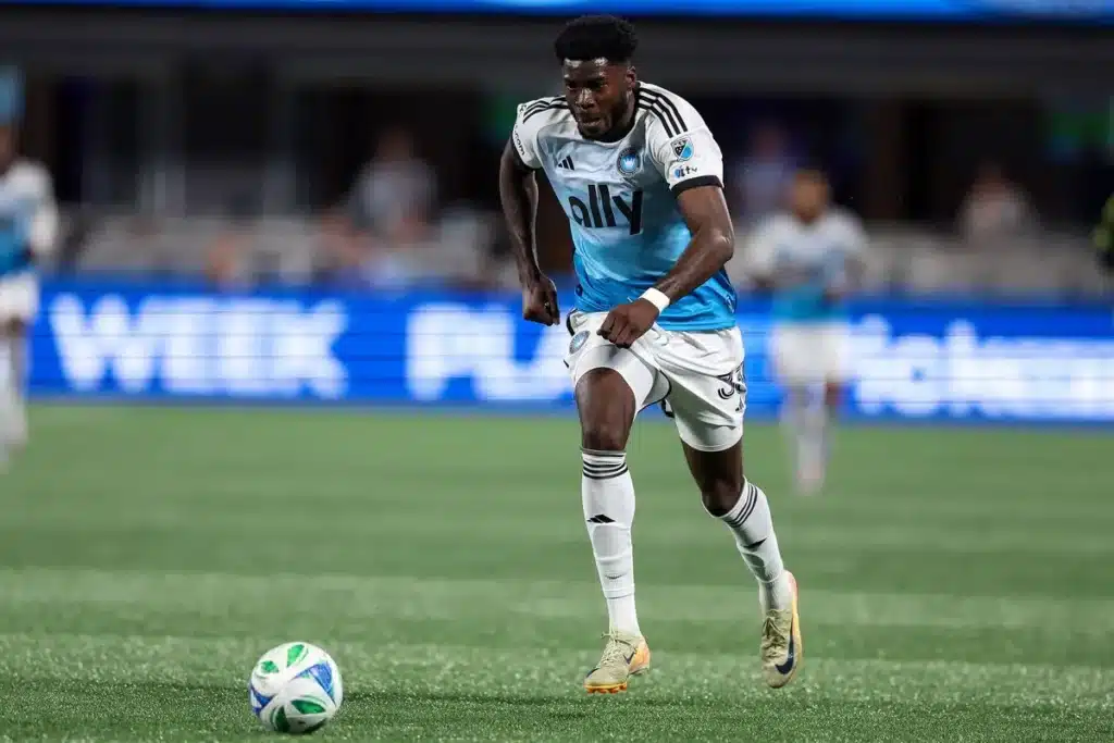 La signature d’Agyemang par Derby County illustre une tendance croissante 