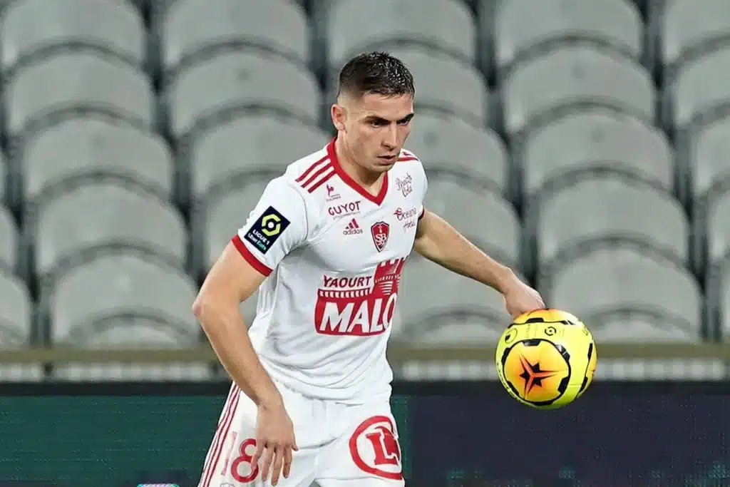 Romain Perraud, un profil mature pour une défense en transition